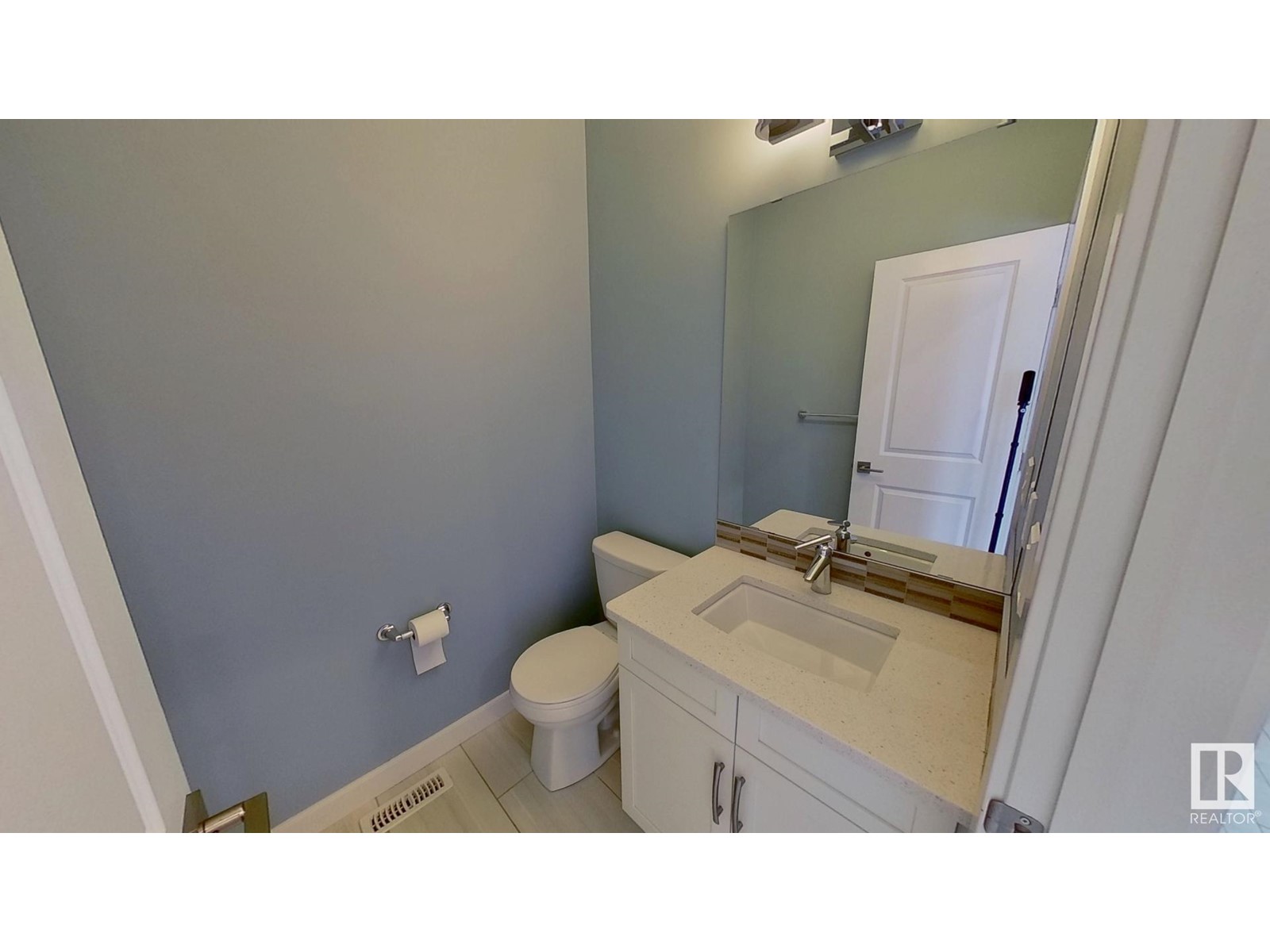 9534 73 AV NW