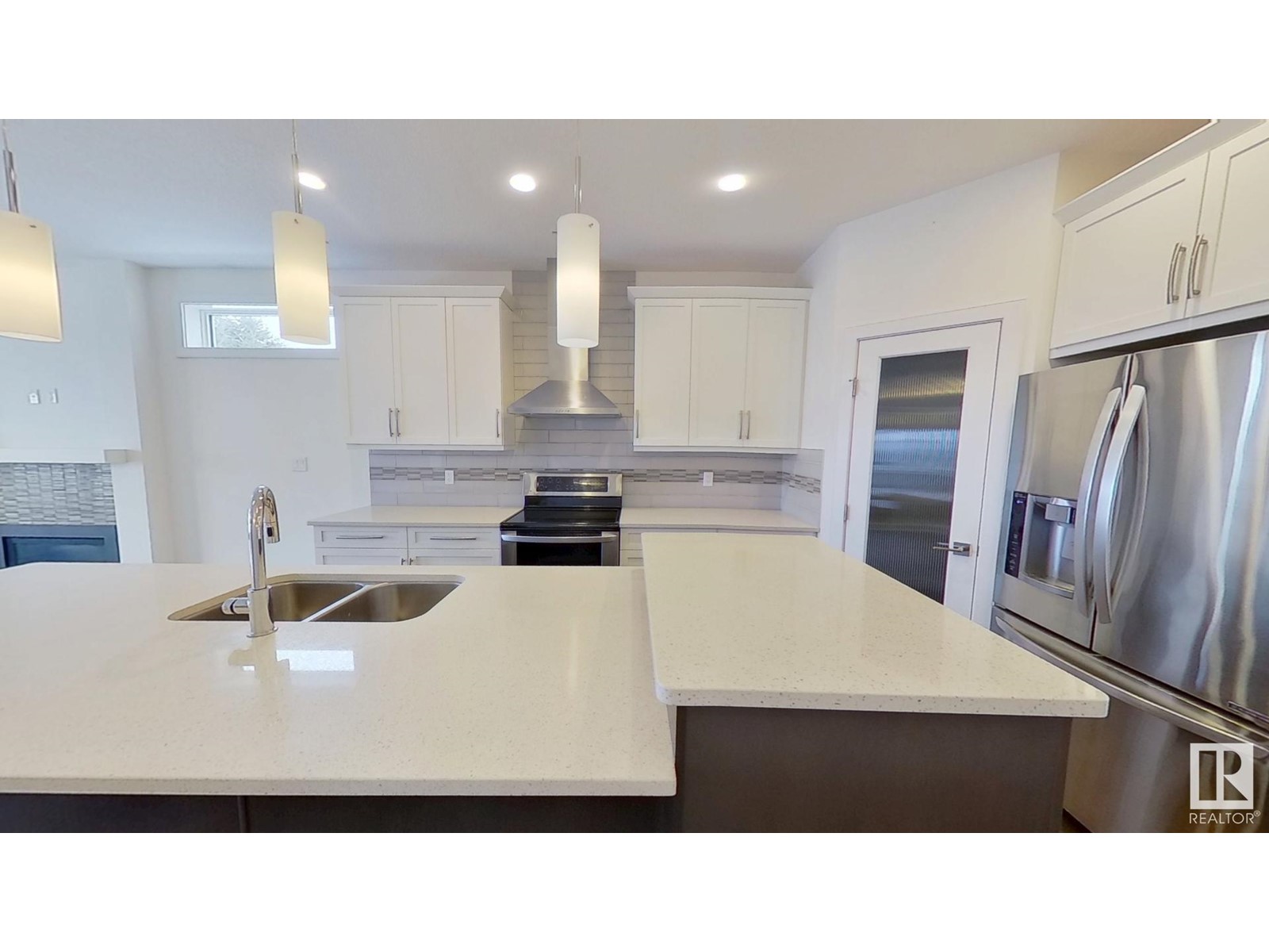 9534 73 AV NW