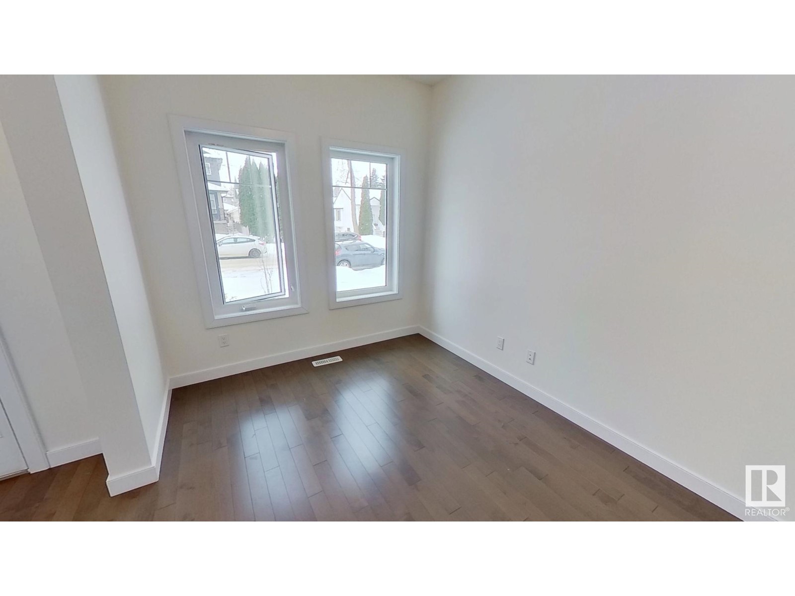 9534 73 AV NW