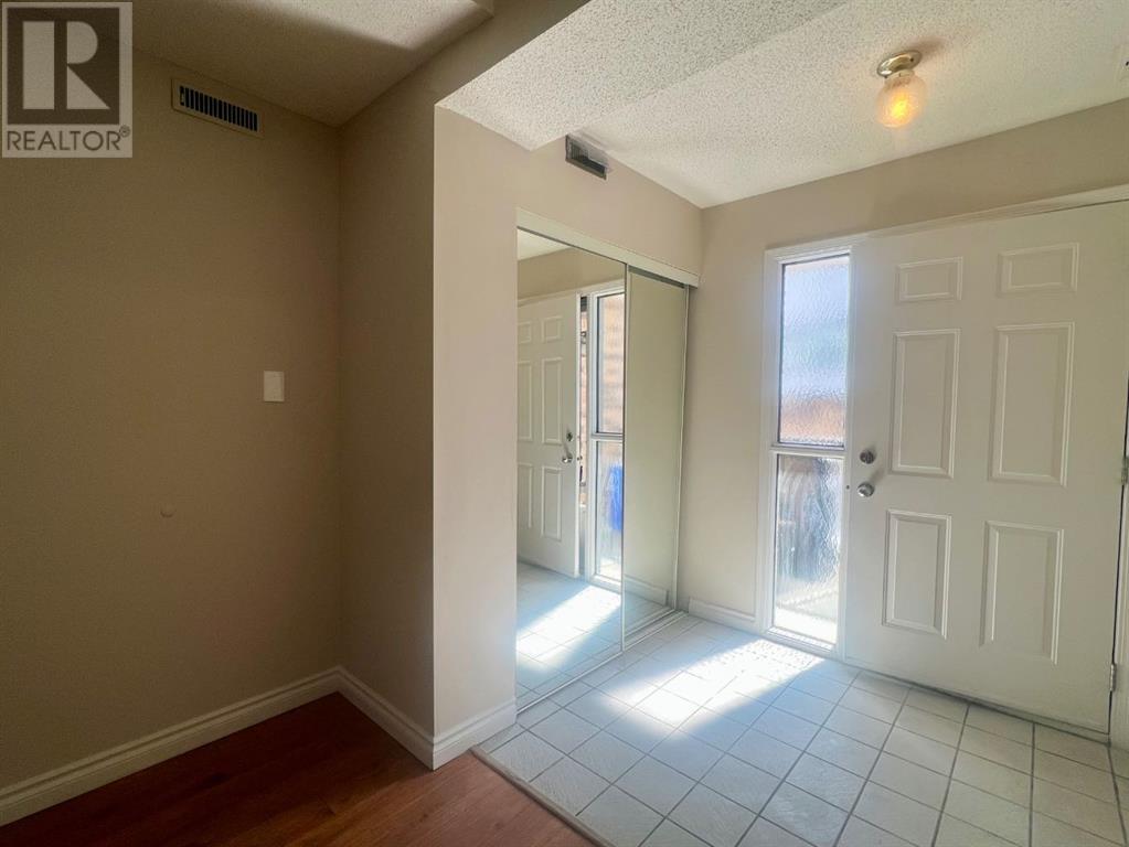 93 Coachway Gardens SW