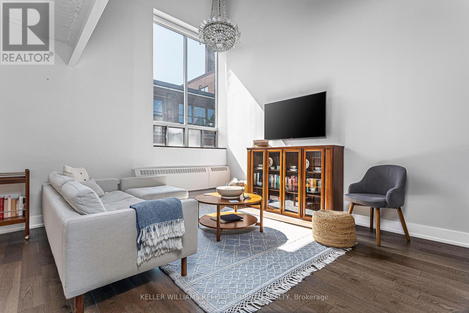 106 - 326 CARLAW AVENUE