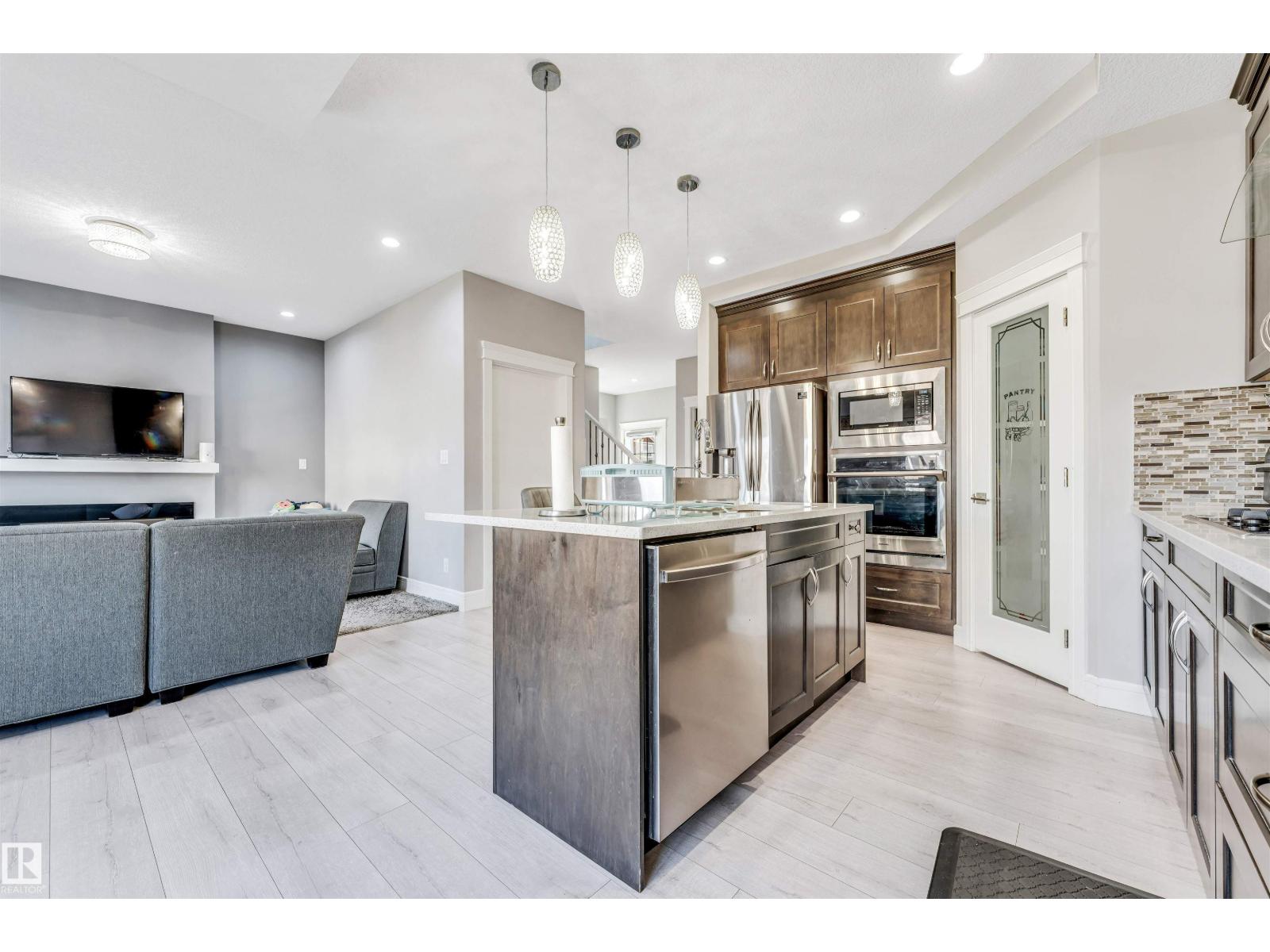 1103 29 ST NW