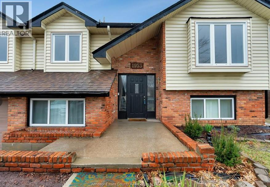 1953 LEPAIN CRESCENT Unit# UPPER