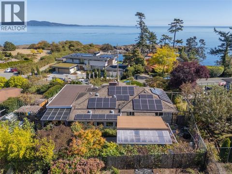 4490 Shore Way Saanich BC V8N3V2