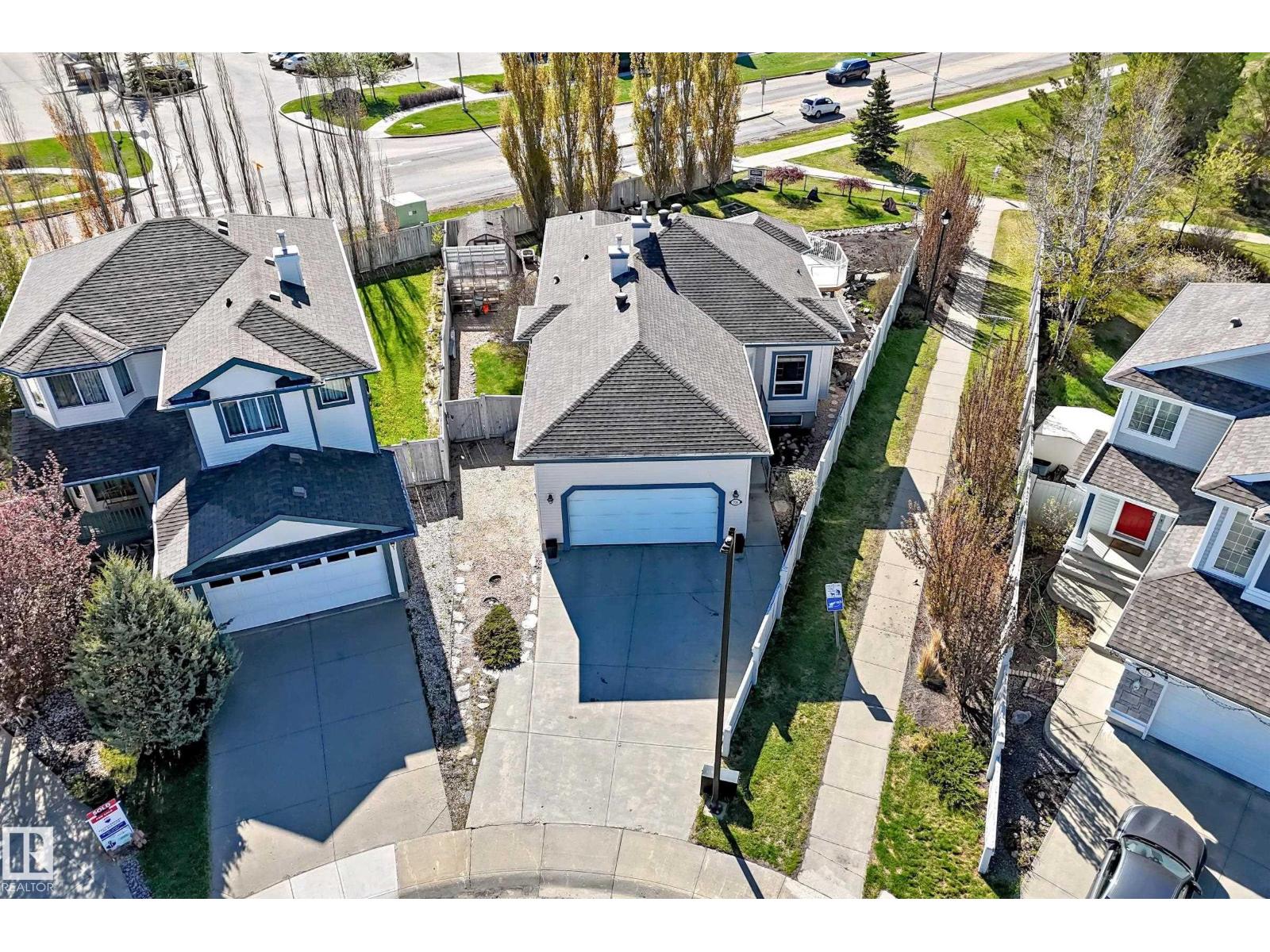 576 GLENWRIGHT CR NW