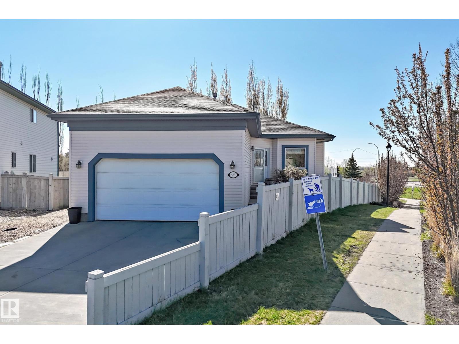 576 GLENWRIGHT CR NW