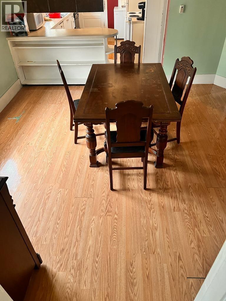 468 Van horne Street