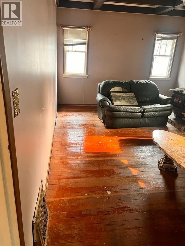 468 Van horne Street