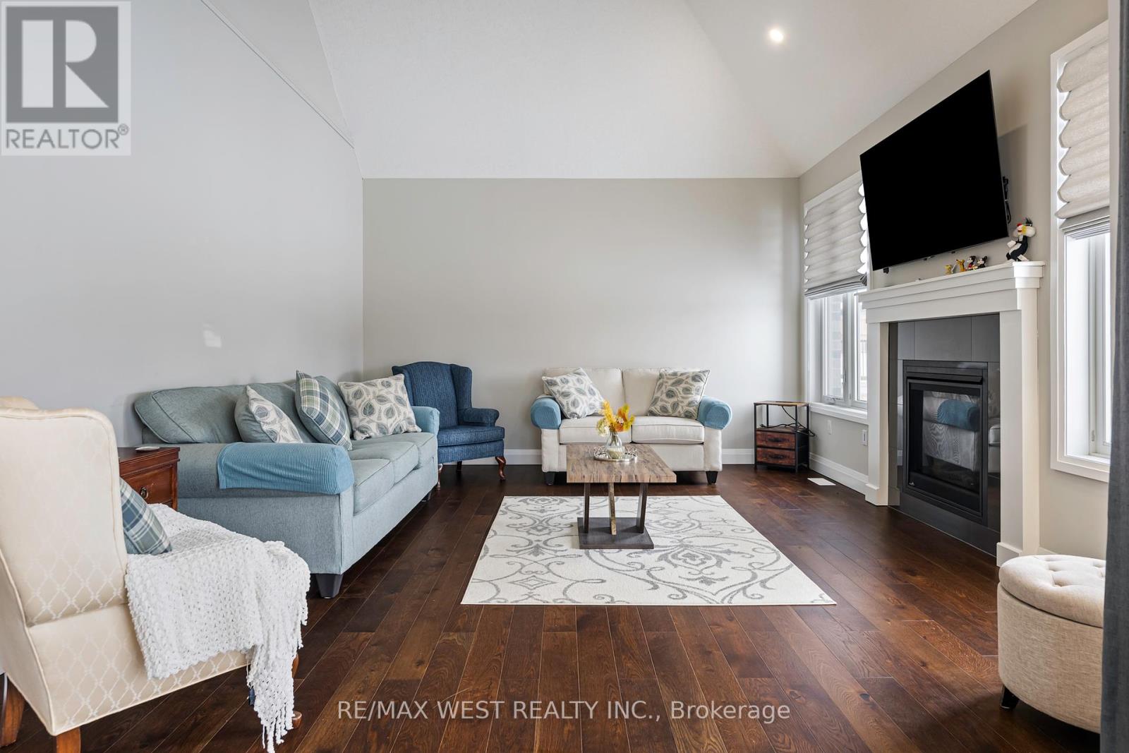 1 GRUNDY CRESCENT
