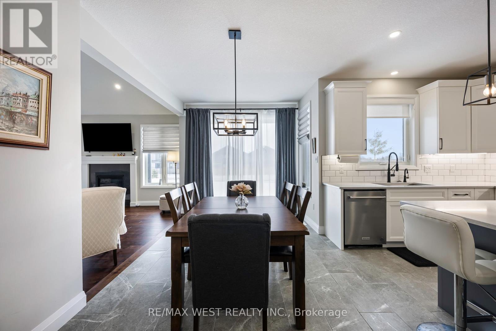 1 GRUNDY CRESCENT