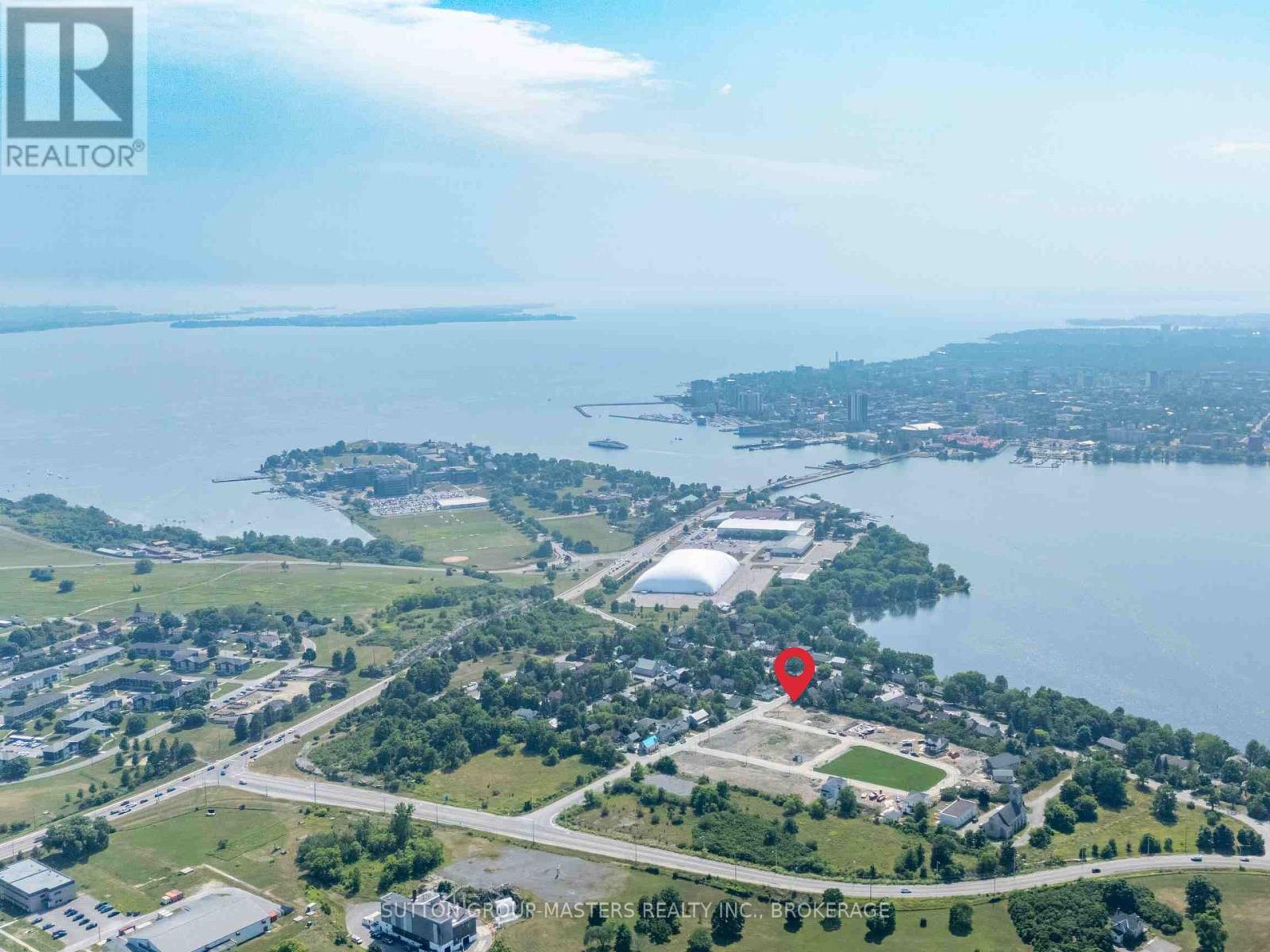 405 WELLINGTON STREET