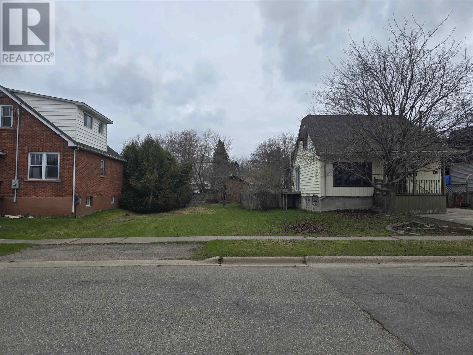 137 Carufel AVE - Photo 3