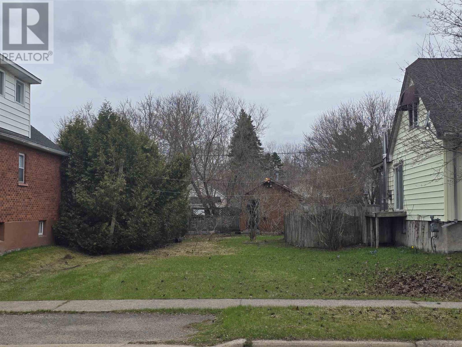 137 Carufel AVE - Photo 4