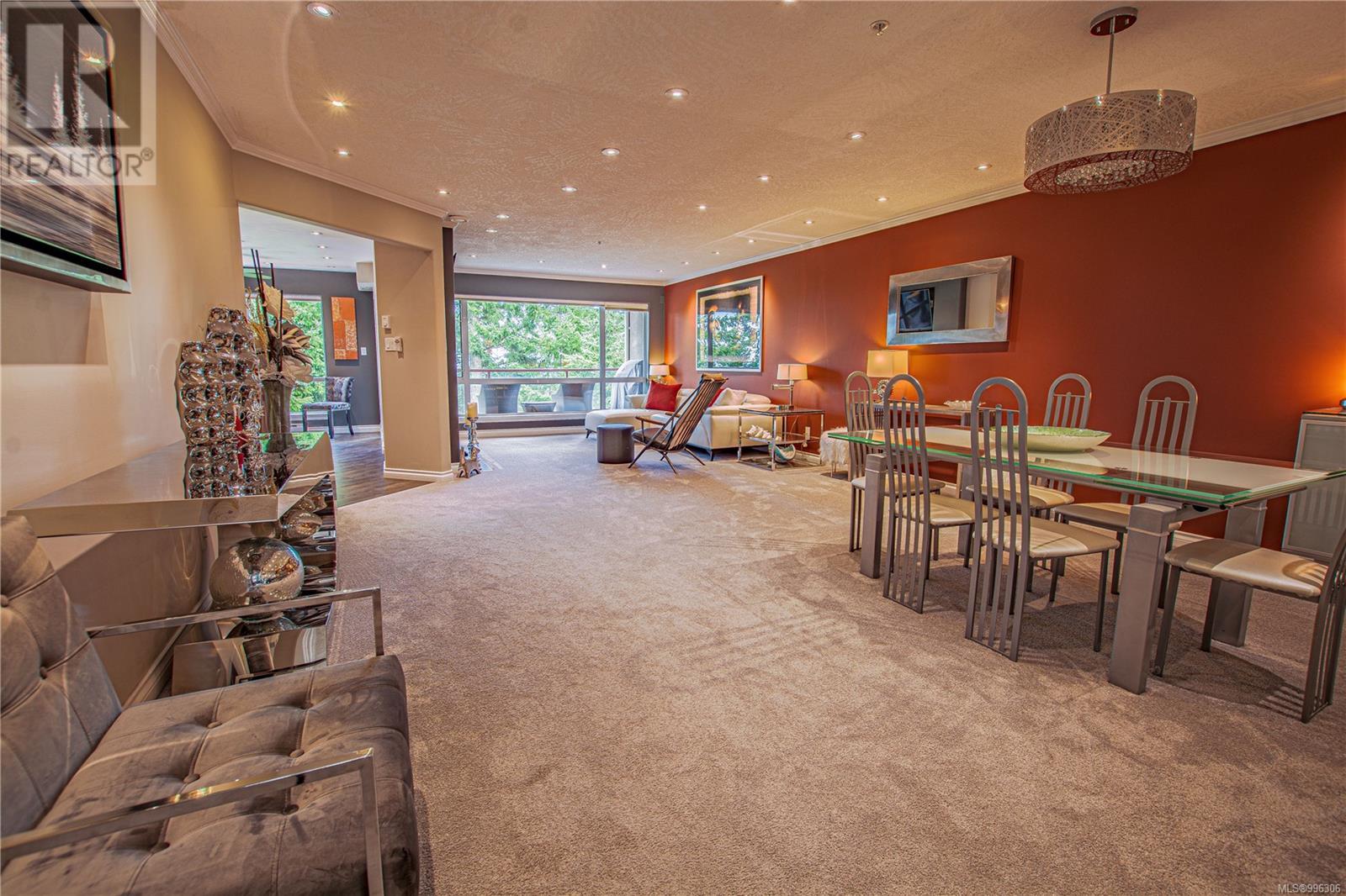 502 940 Boulderwood Rise
