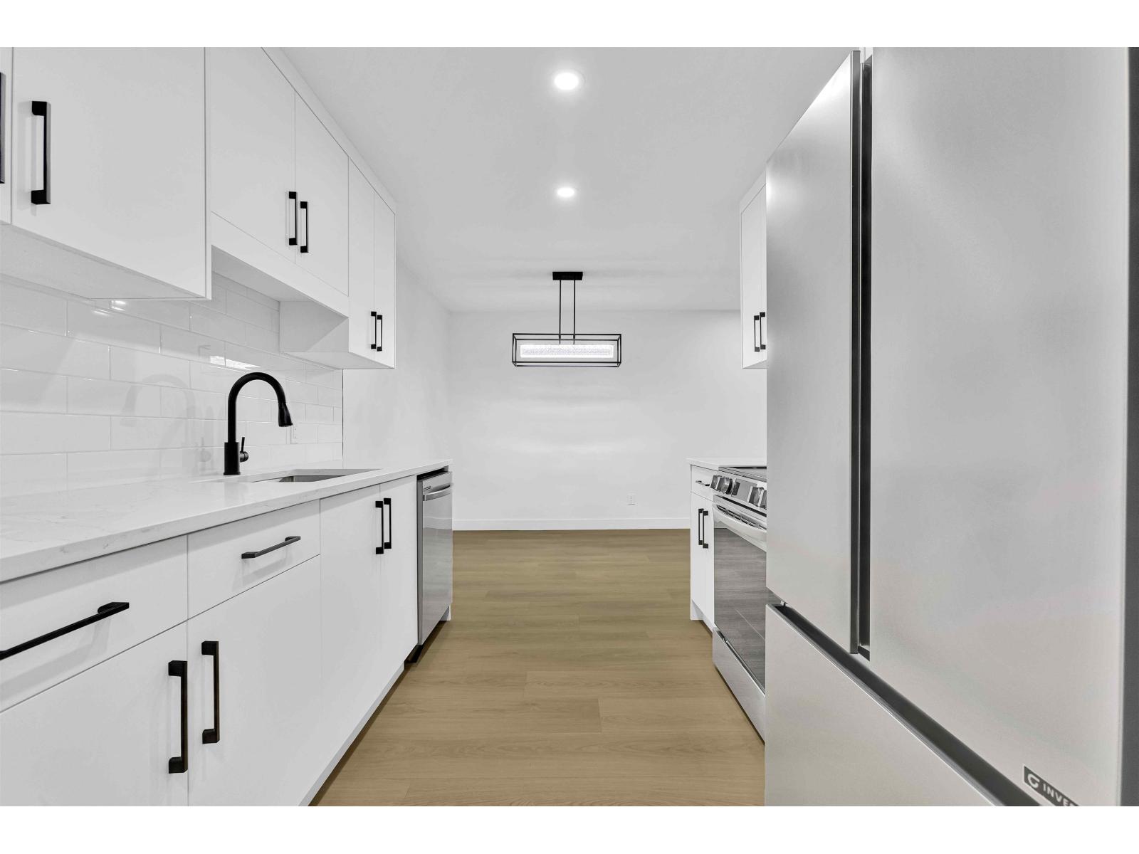 201 2567 VICTORIA STREET