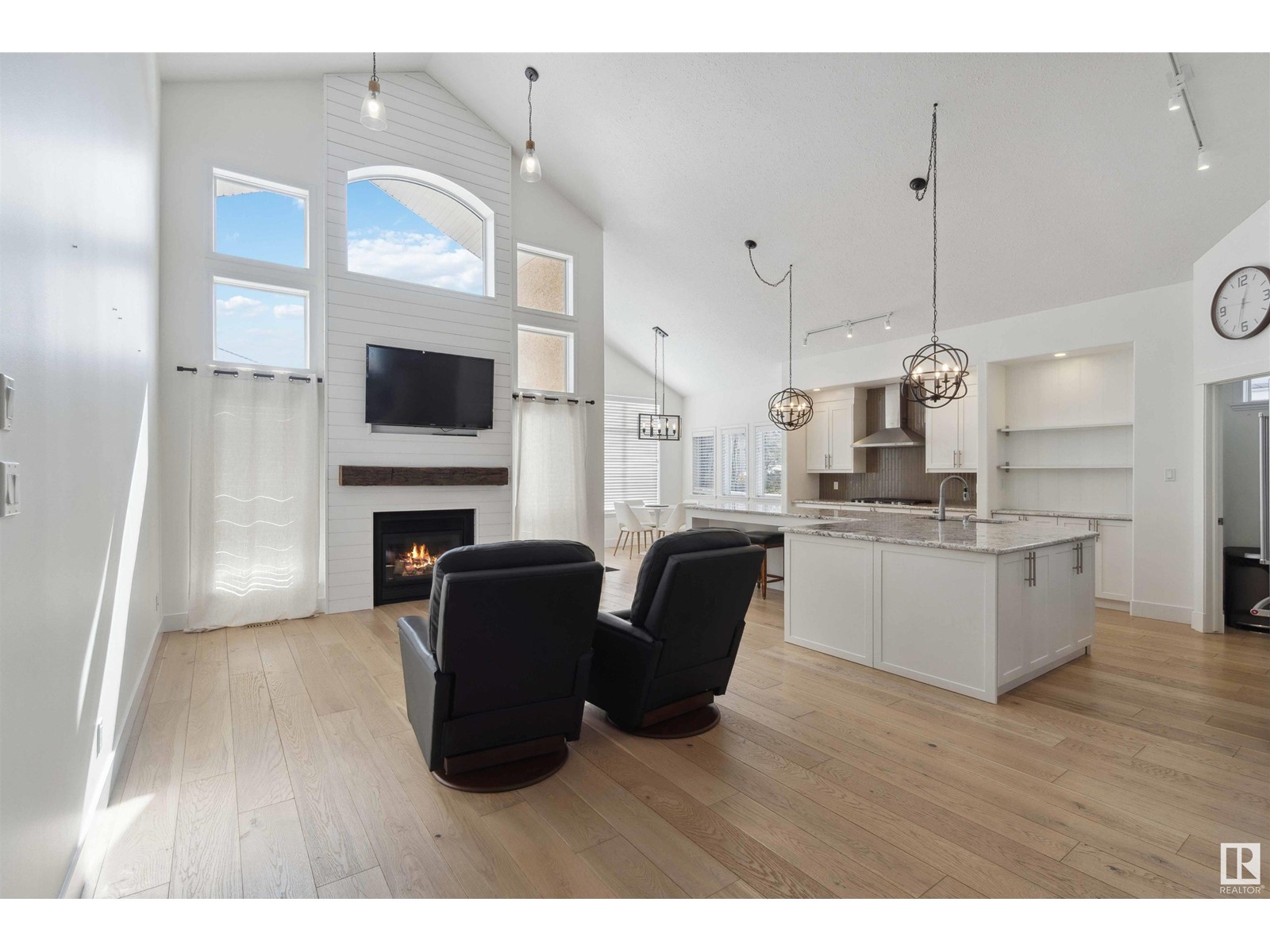 605 DALHOUSIE CR NW