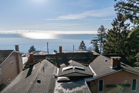 14310 SUNSET DRIVE White Rock BC V4B2V5