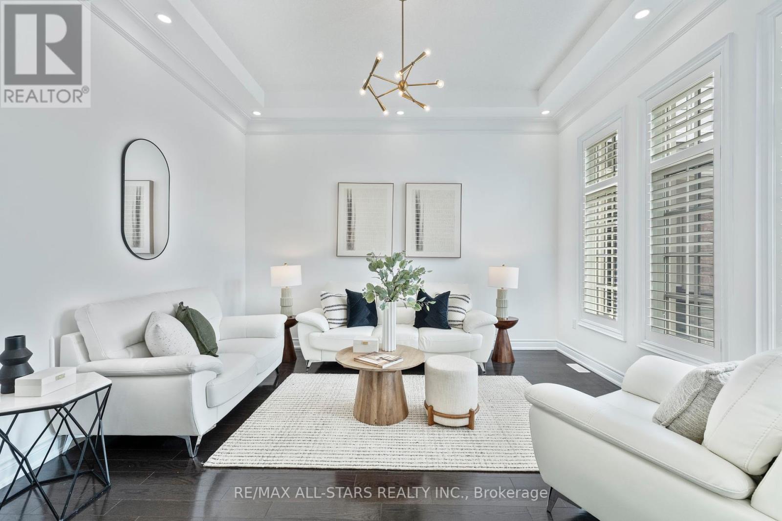 21 COUNTRY CLUB CRESCENT