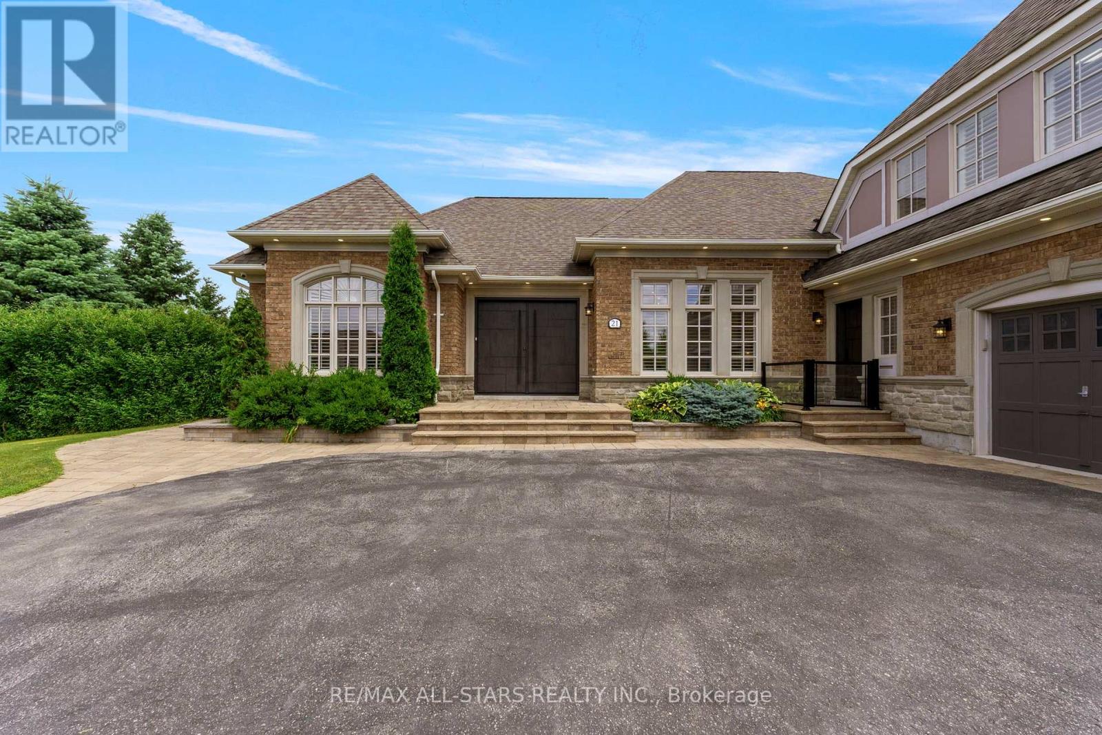 21 COUNTRY CLUB CRESCENT