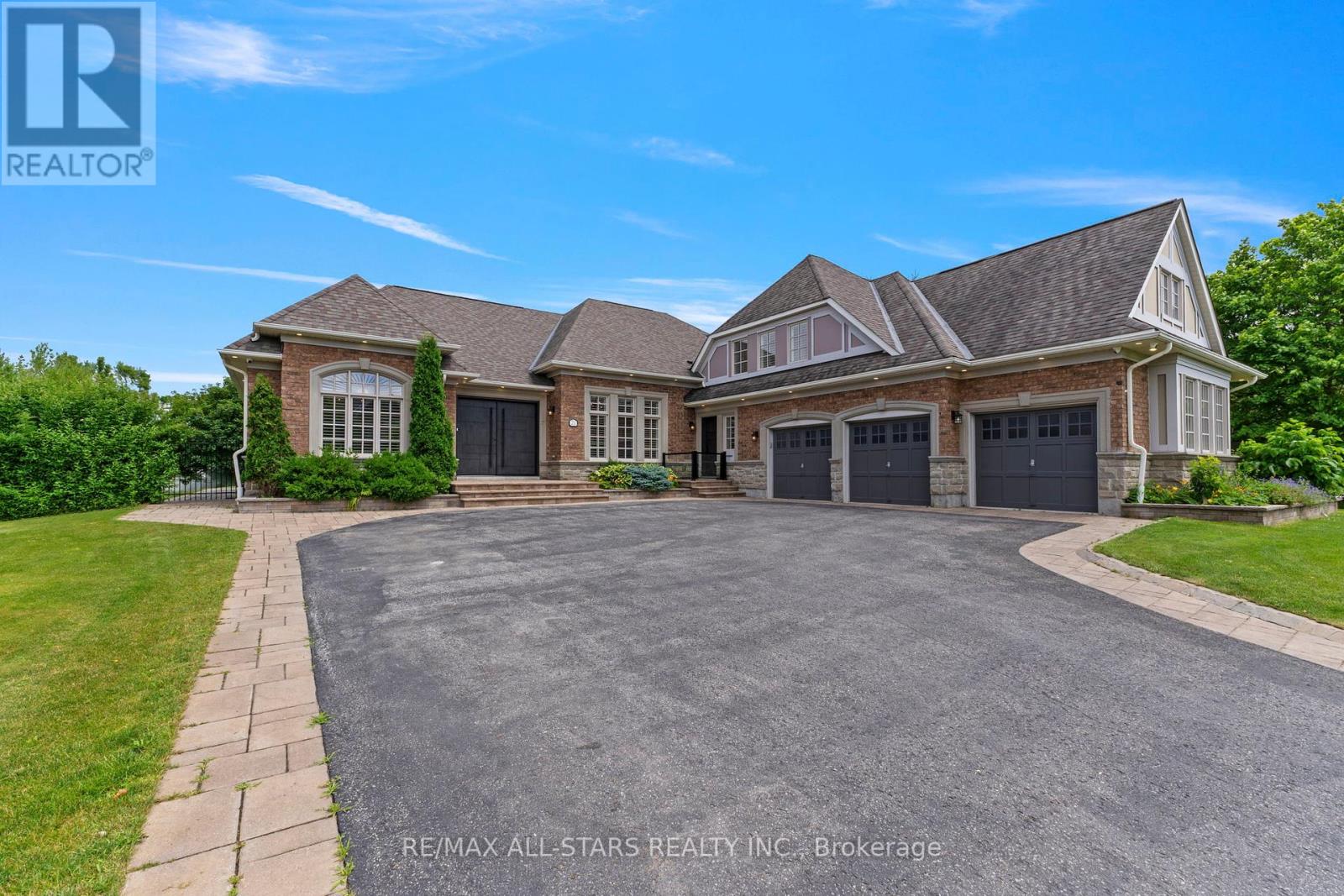 21 COUNTRY CLUB CRESCENT