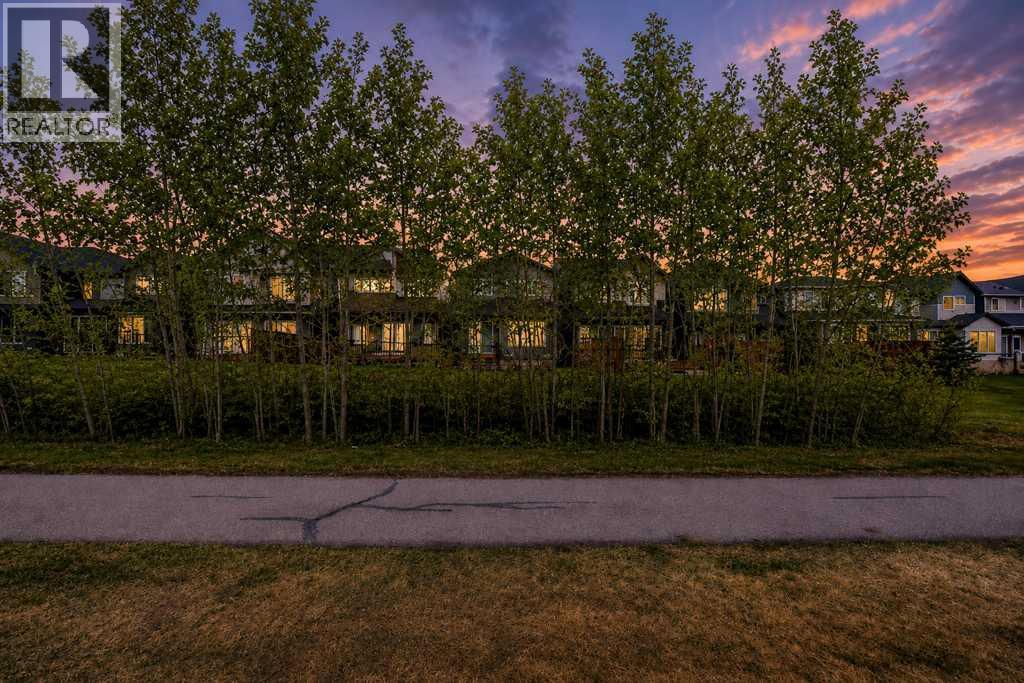 55 Silver Spruce Grove SW