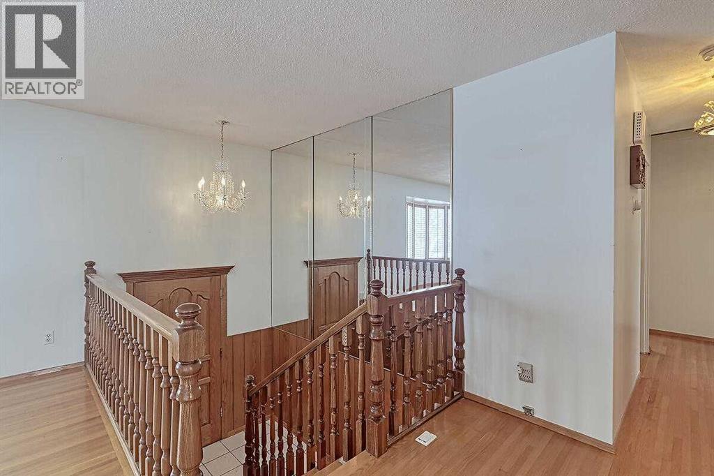 444 Woodland Crescent SE