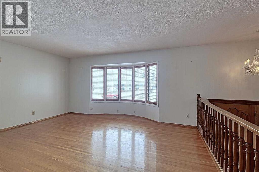 444 Woodland Crescent SE