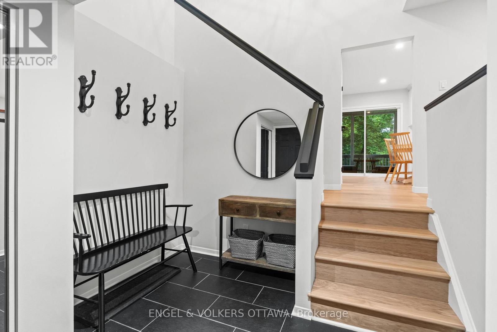 20 MOHAWK CRESCENT