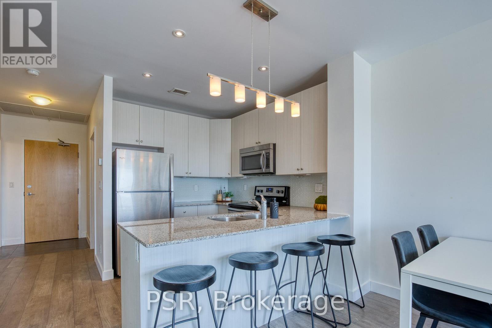 1205 - 1 VICTORIA STREET S