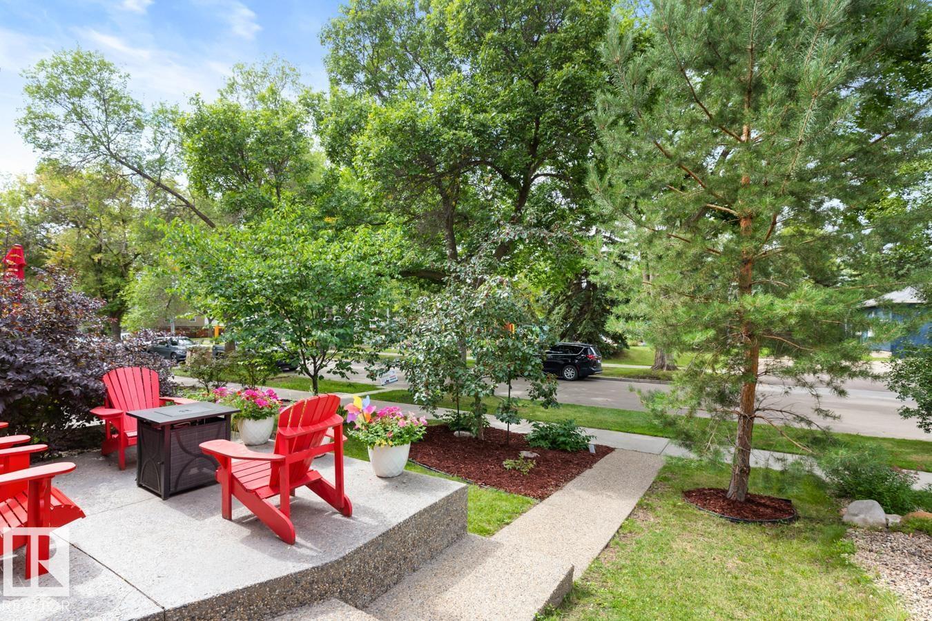 9221 93 ST NW