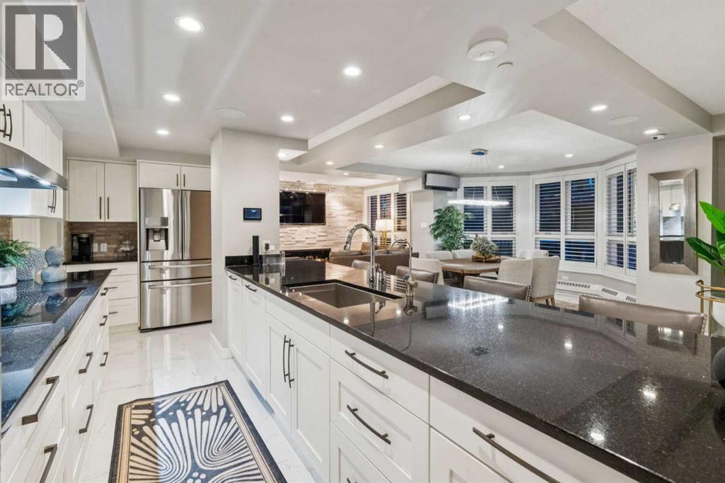 8203, 400 Eau Claire Avenue SW