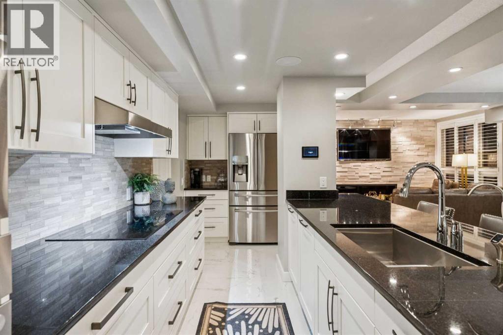 8203, 400 Eau Claire Avenue SW