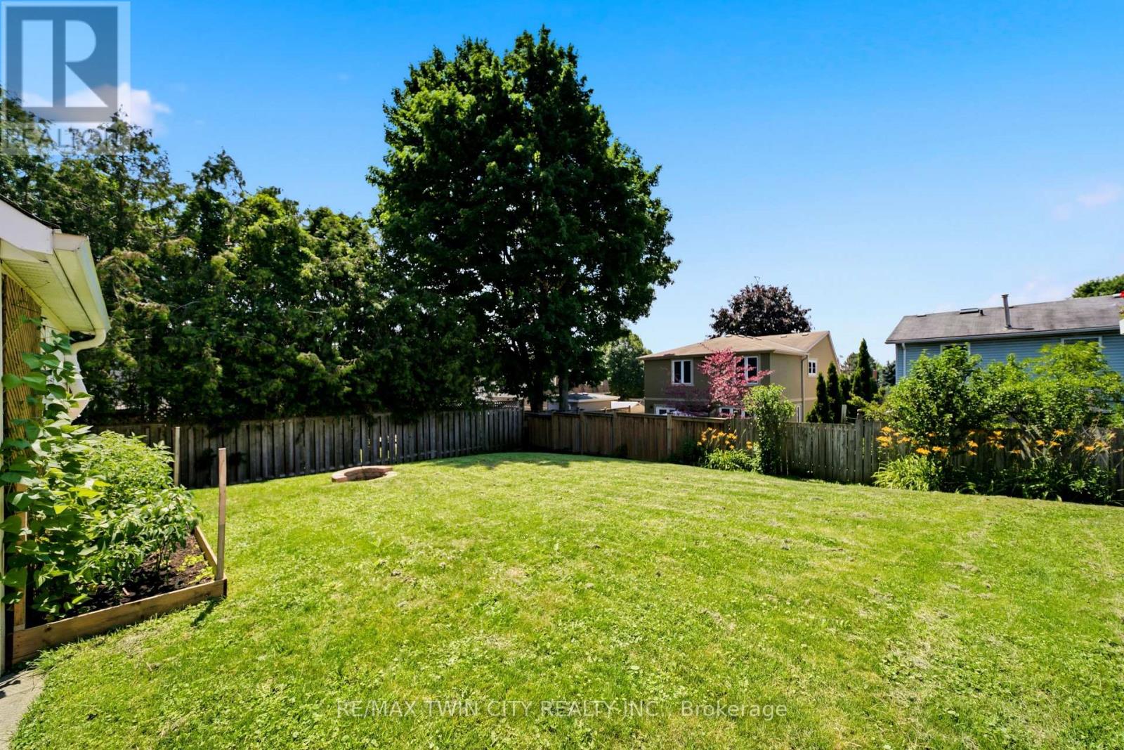 7 GLENDAN COURT