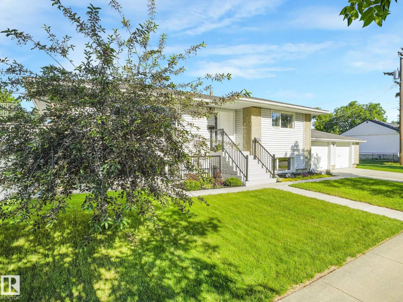 8604/8606 79 ST NW