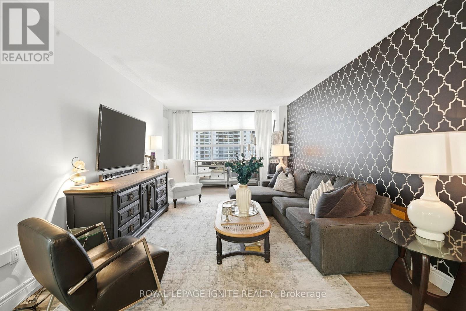 714 - 370 DIXON ROAD