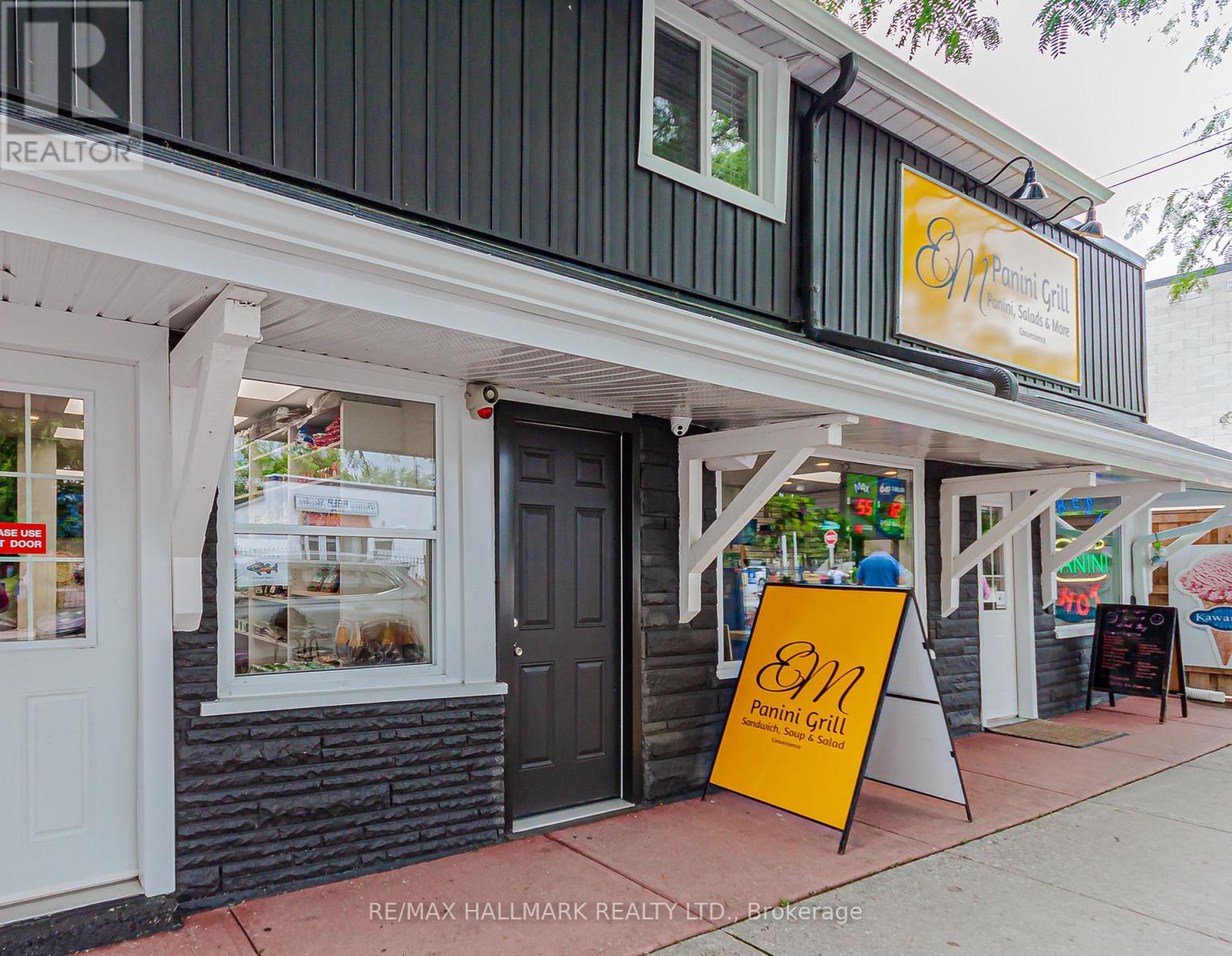 2 - 930 LAKE DRIVE E