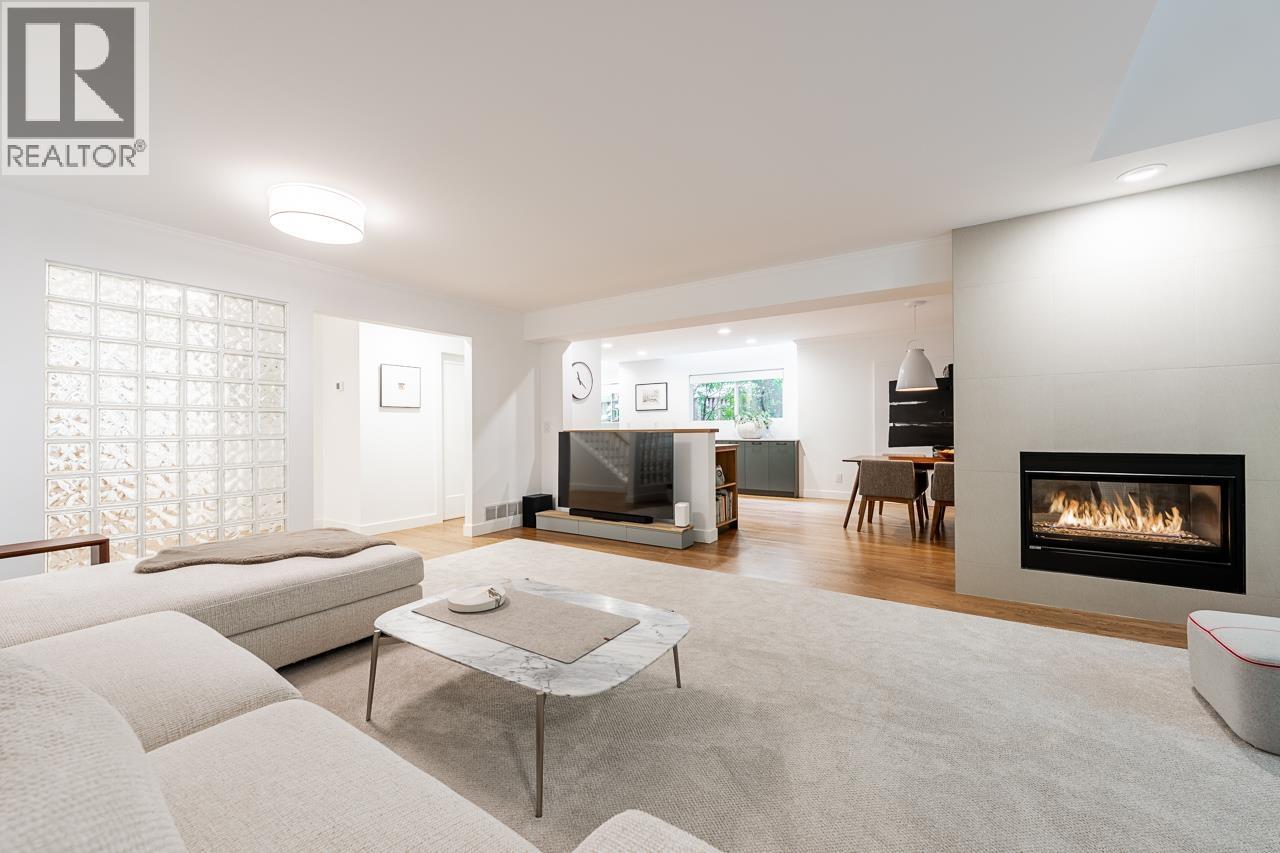 18 DEERWOOD PLACE