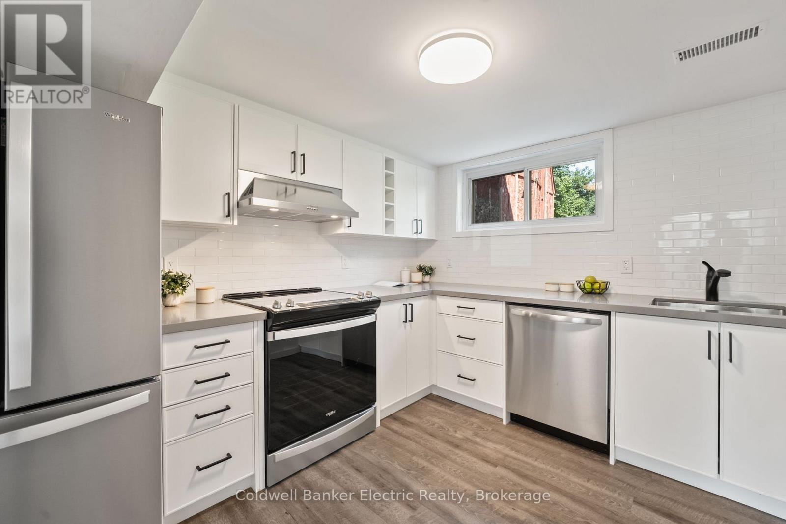 8B POTTINGER STREET