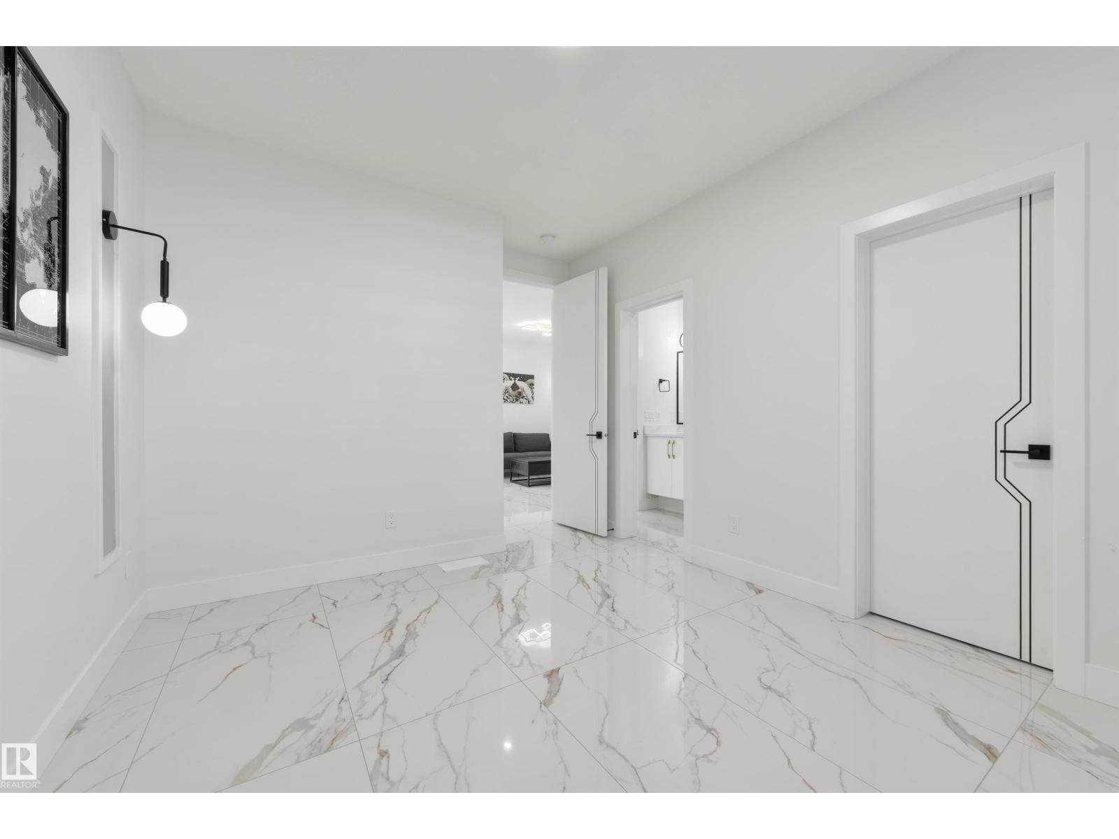 220 33 ST SW SW