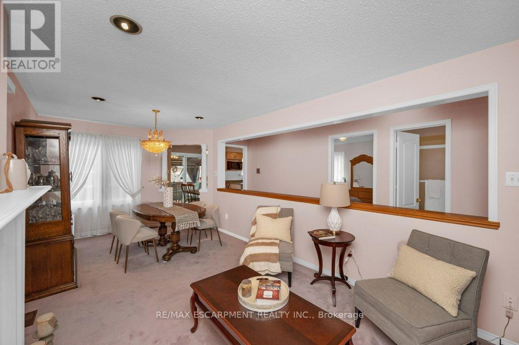 6121 MAPLE GATE CIRCLE