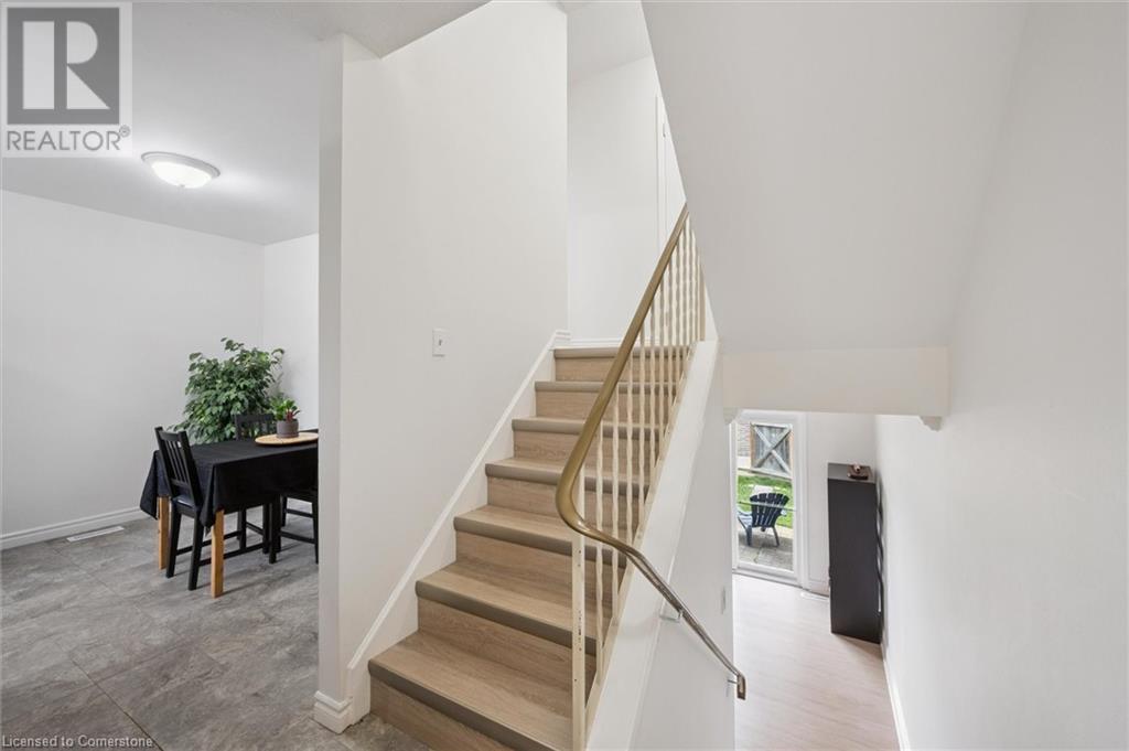 320 BLUEVALE Street N Unit# A