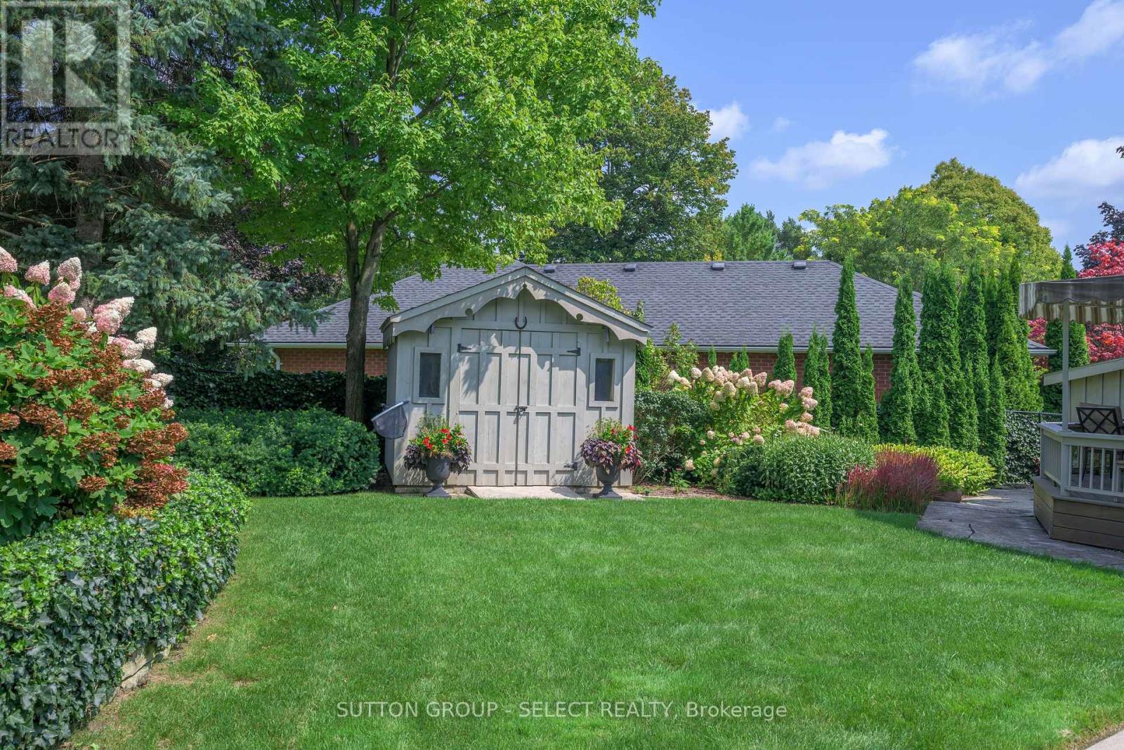 6 TETHERWOOD COURT
