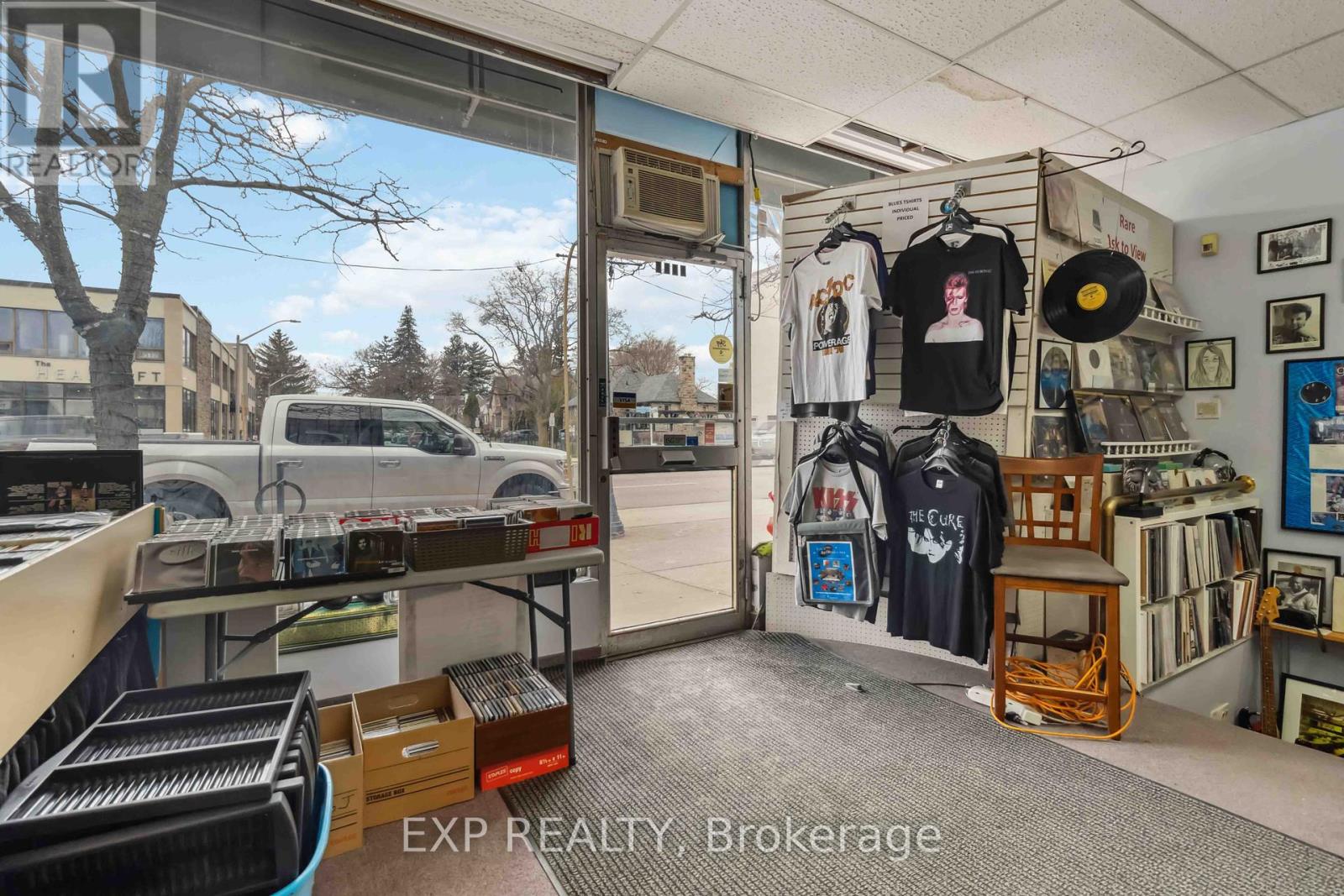 MAIN - 257 LAKESHORE ROAD E