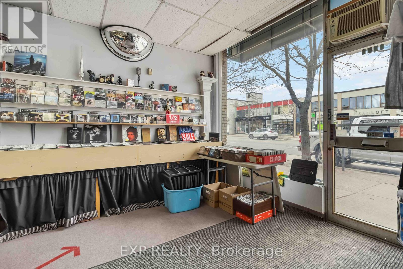 MAIN - 257 LAKESHORE ROAD E