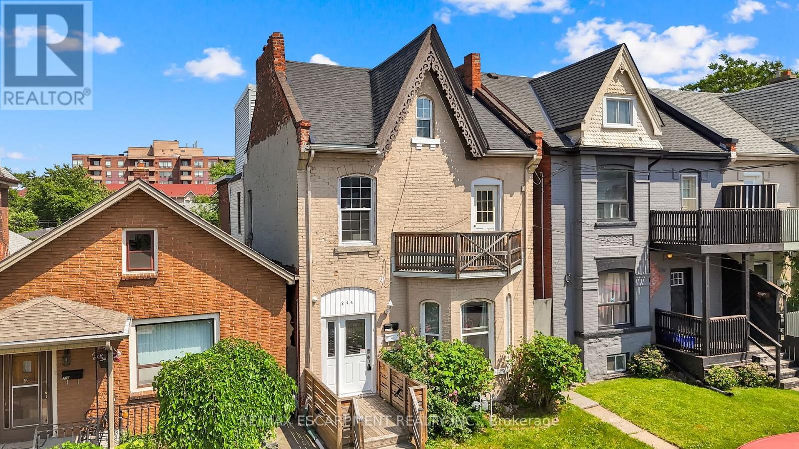 214 MARY STREET