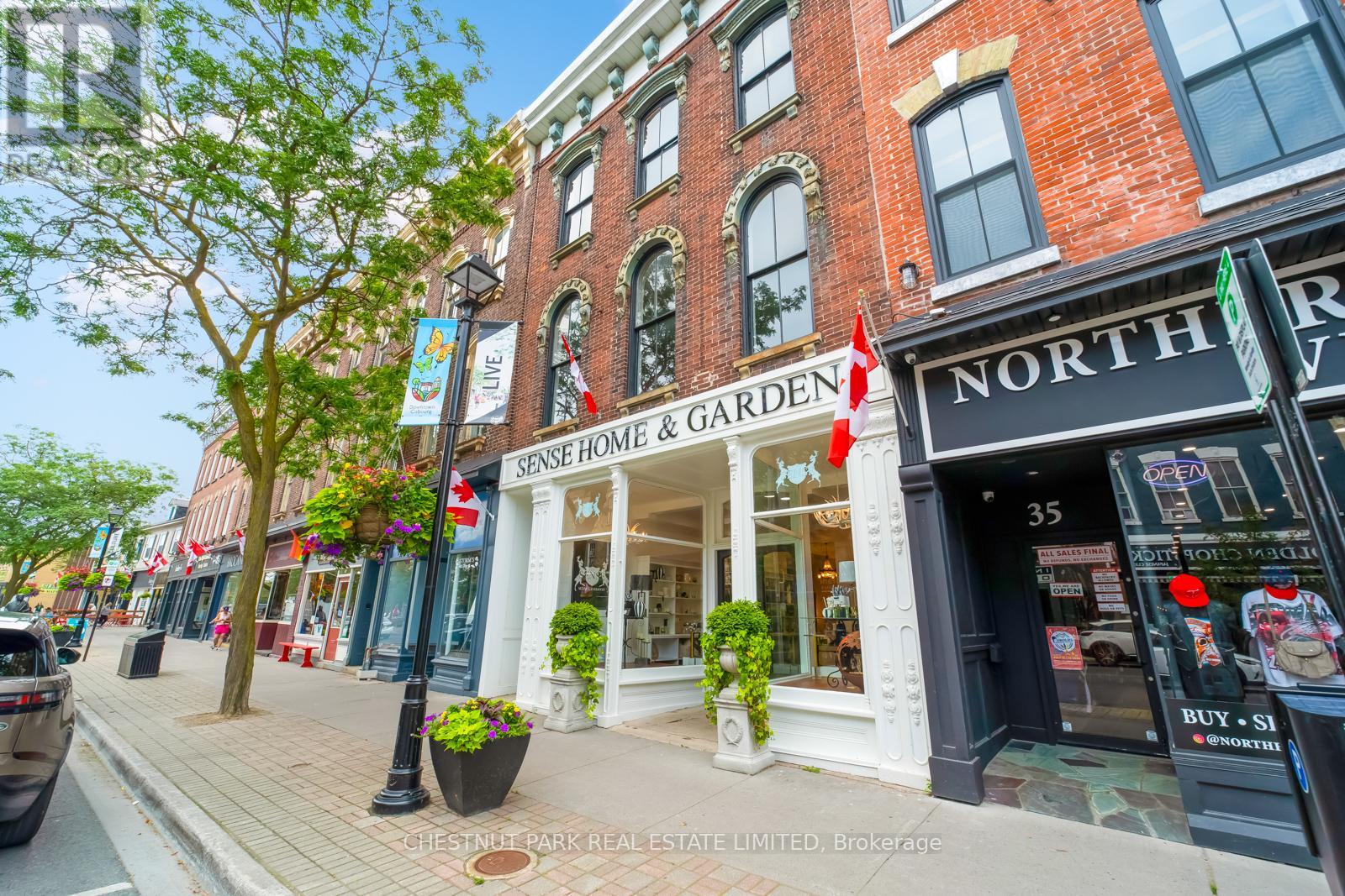 33 KING STREET W