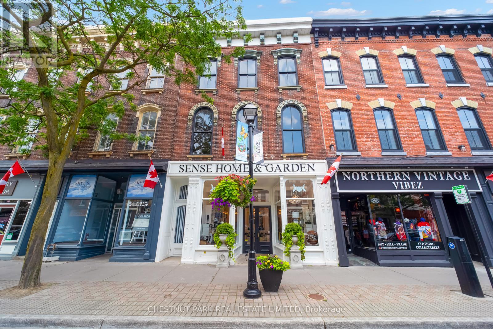 33 KING STREET W