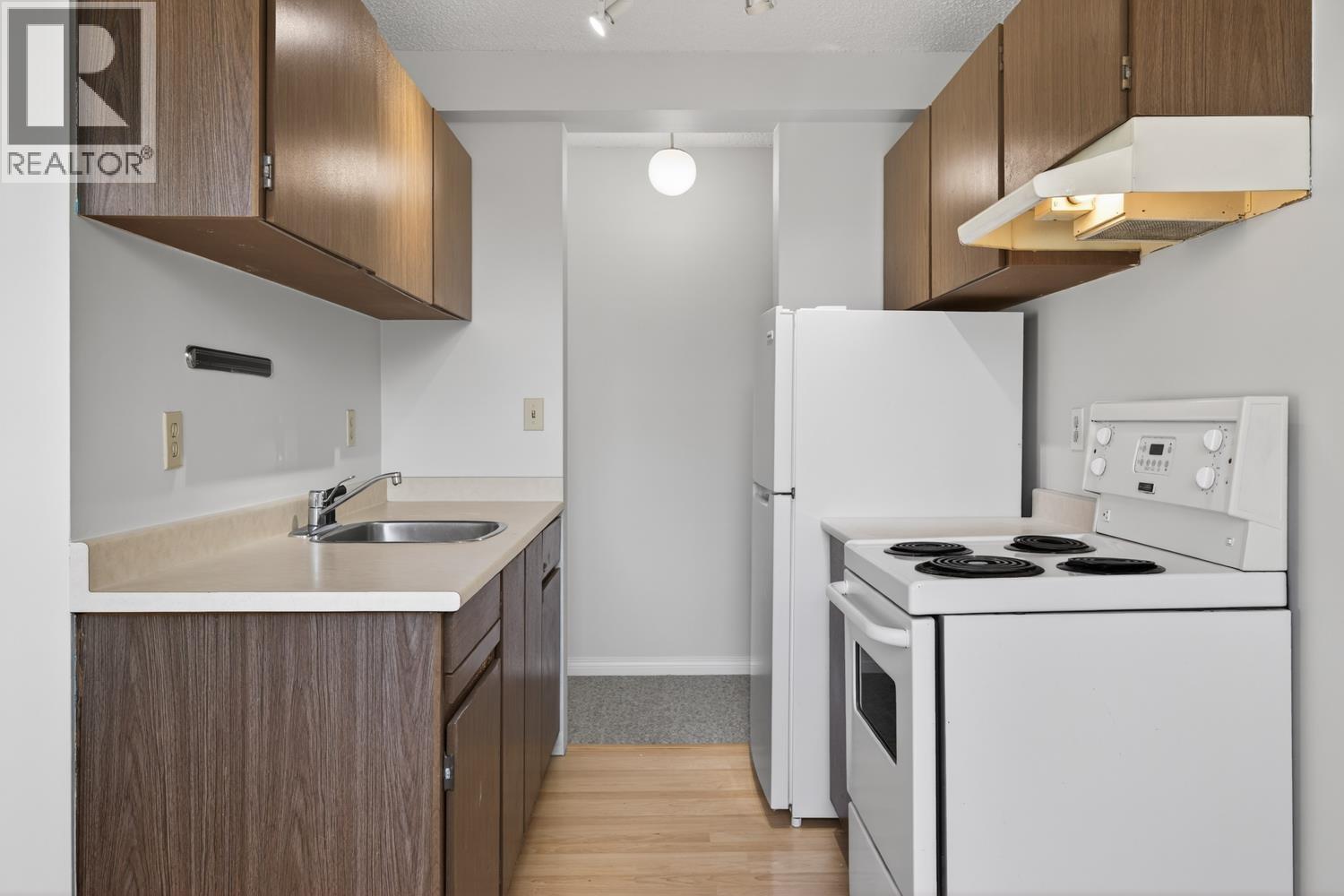 203 145 ST. GEORGES AVENUE