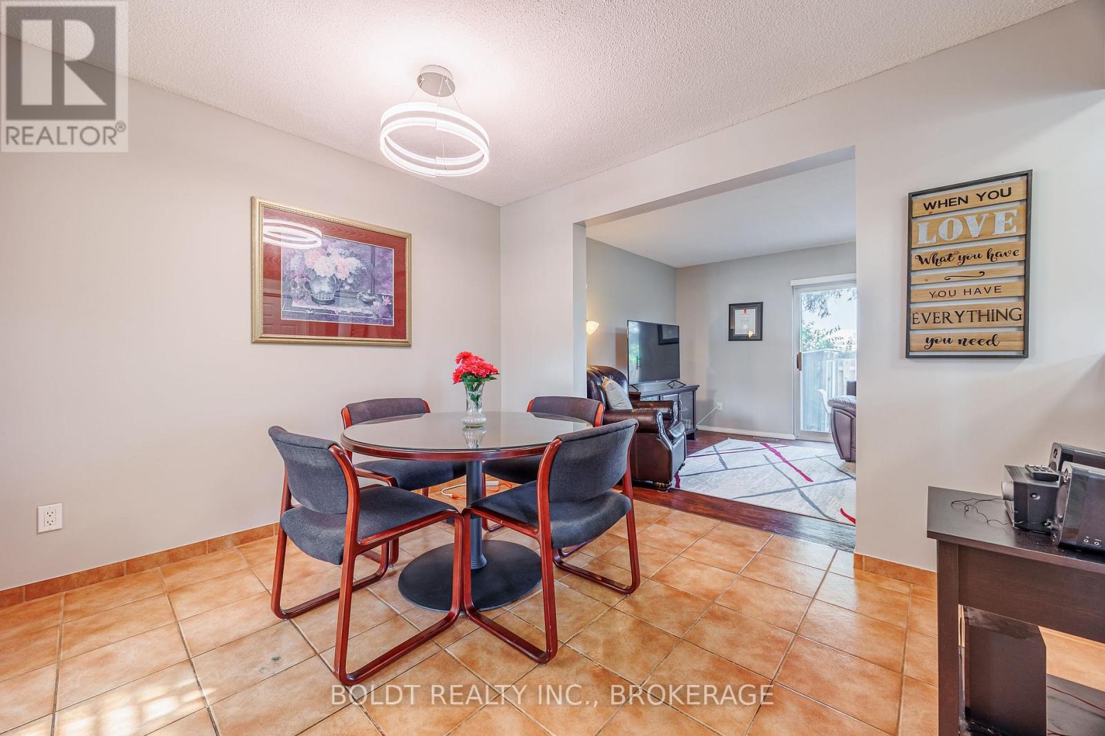 27 - 302 VINE STREET