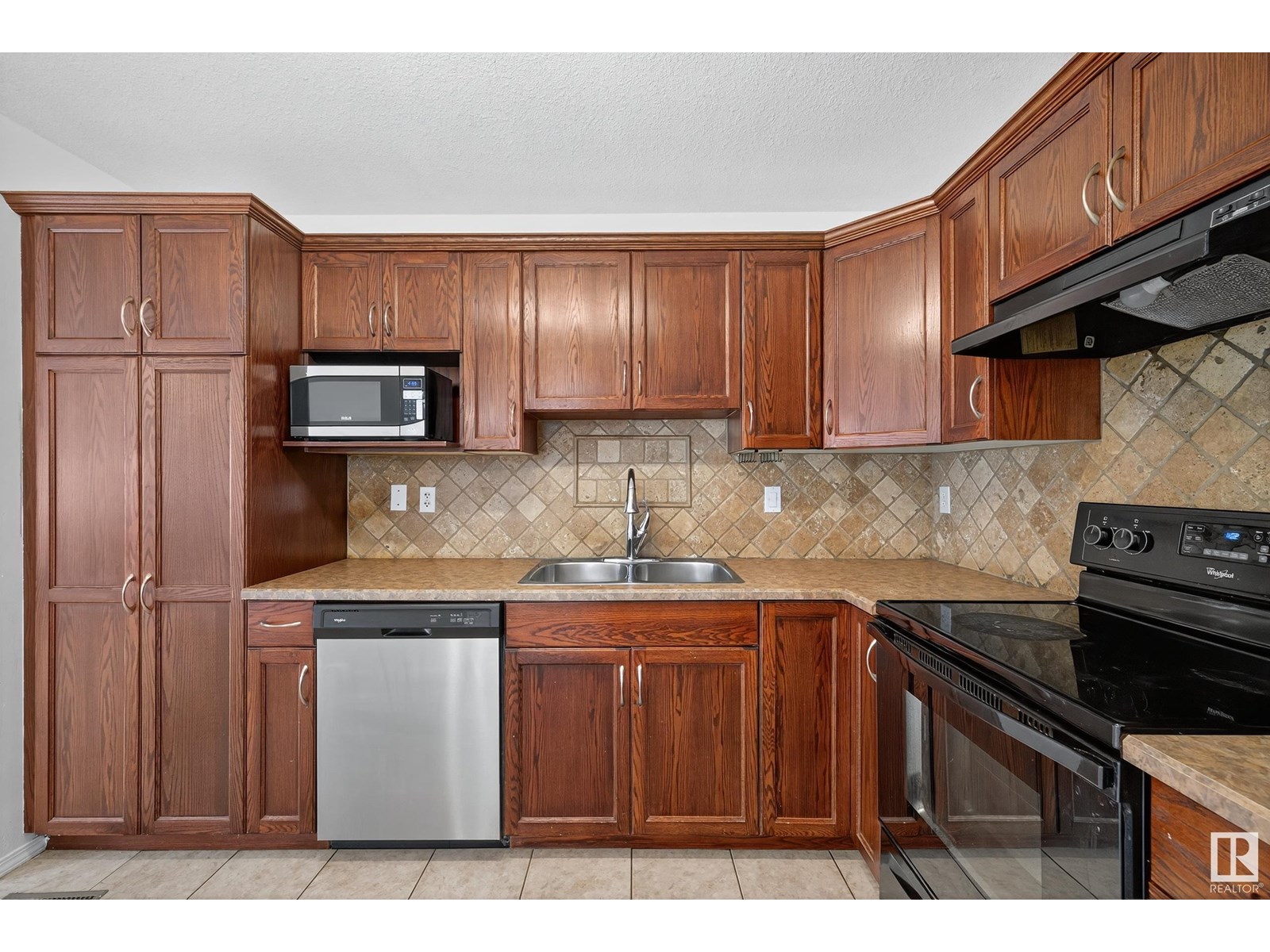 #12 2816 34 AV NW